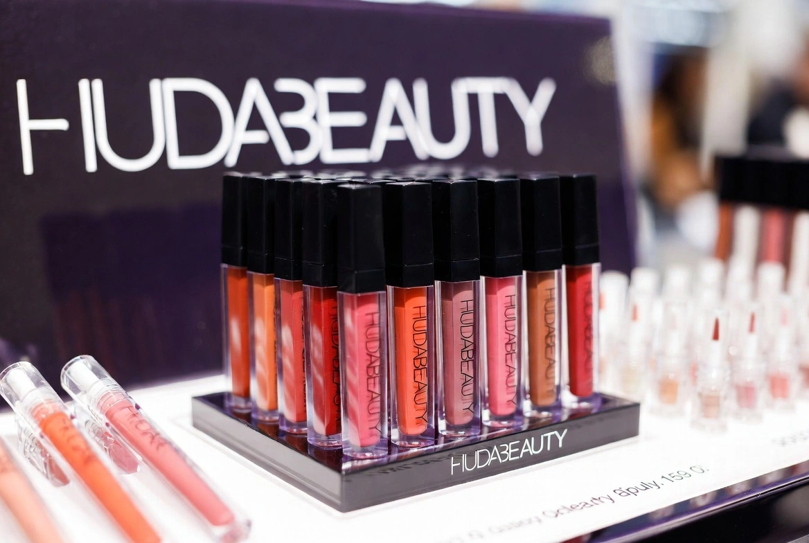 Huda Beauty Lip Contour Lip Stain and Lip Blush Creamy Lip & Cheek Stain with shades Toasty Brown, Cinnamon, and Berry Kiss